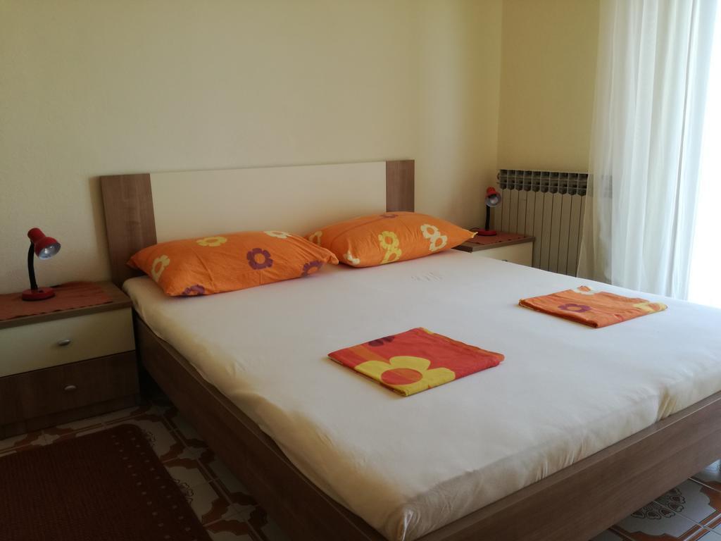 Apartments Dragan Trogir Exterior photo